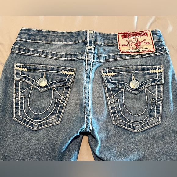 True Religion Blue Jeans with Horseshoe Stitching - Picture 2 of 13